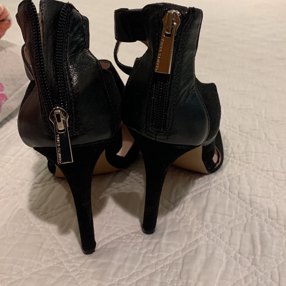 beautiful bkack surfe and leather heels. - Picture 3 of 3